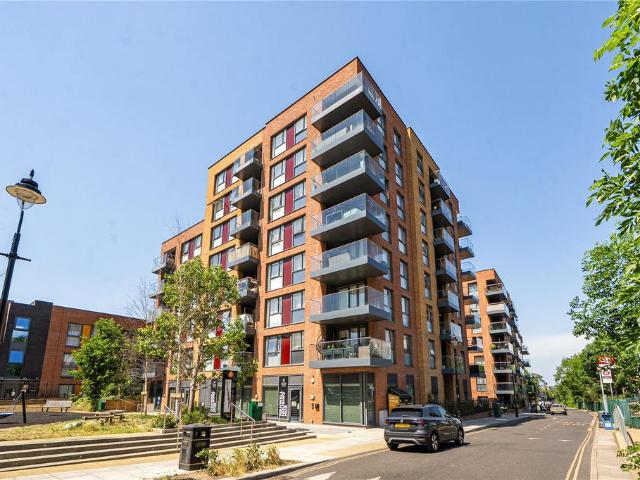 Flat for sale in London Borough of Ealing, Hanwell