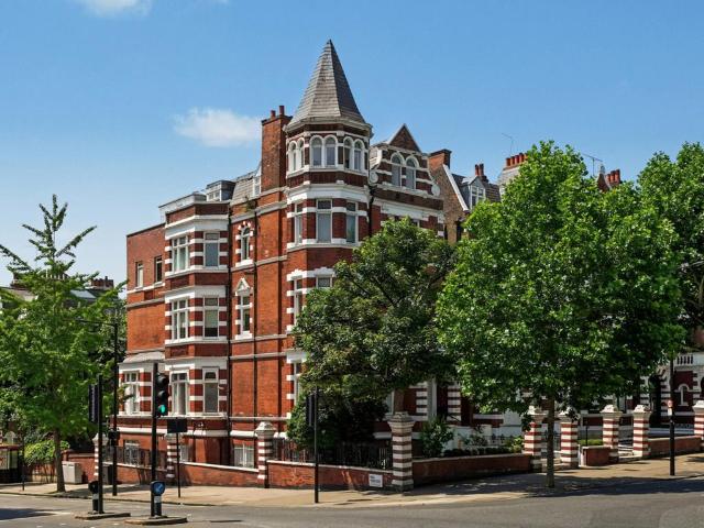 Flat for sale in St. John's Wood, Greater London