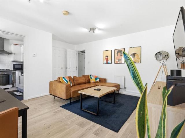Flat for sale in Silvertown, Greater London