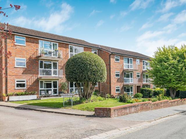 Flat for sale in St Albans, Five Acres