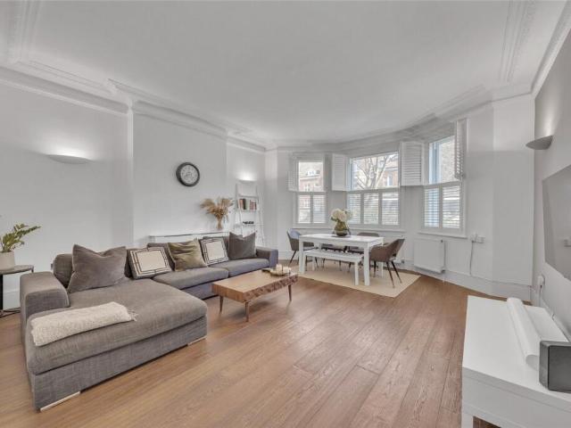 Flat for sale in West Hampstead, Greater London