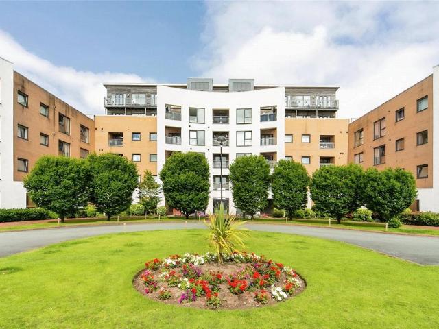 Flat for sale in Calderstones