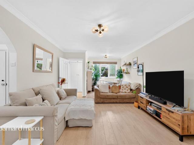 Flat for sale in Putney, Greater London