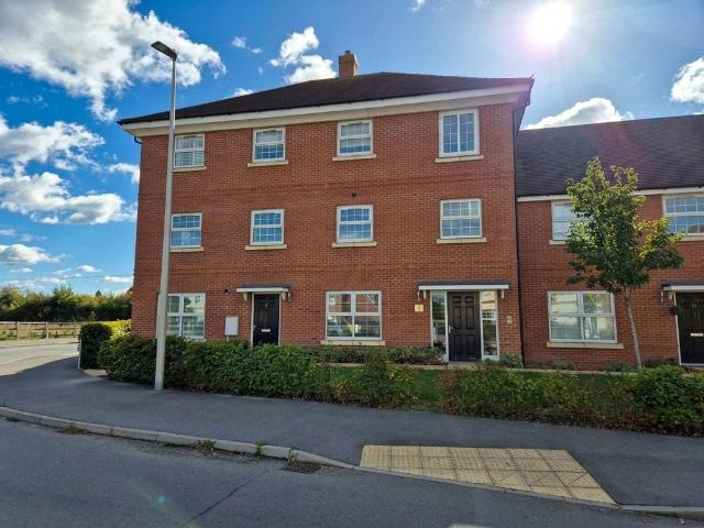 Flat for sale in Ryeish Green, Three Mile Cross