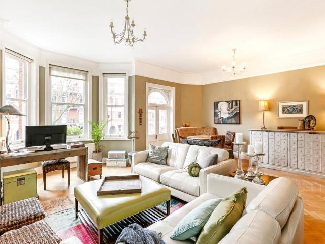 Flat for sale in Kensal Town, Greater London
