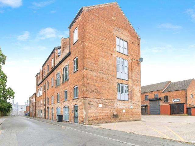 Flat for sale in Emscote, Green Close