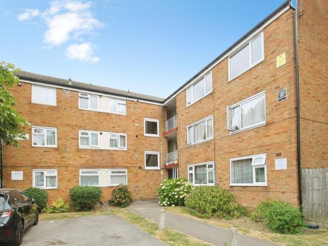 Flat for sale in London Borough of Ealing, Greater London