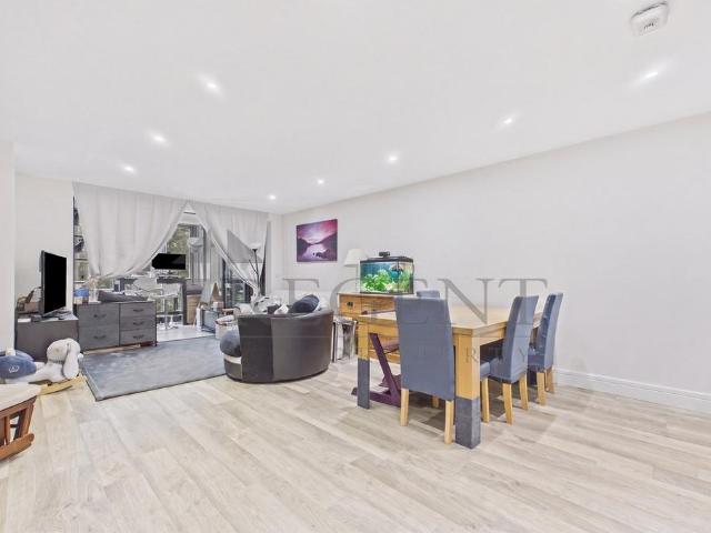 Flat for sale in Old Kent Road, Greater London