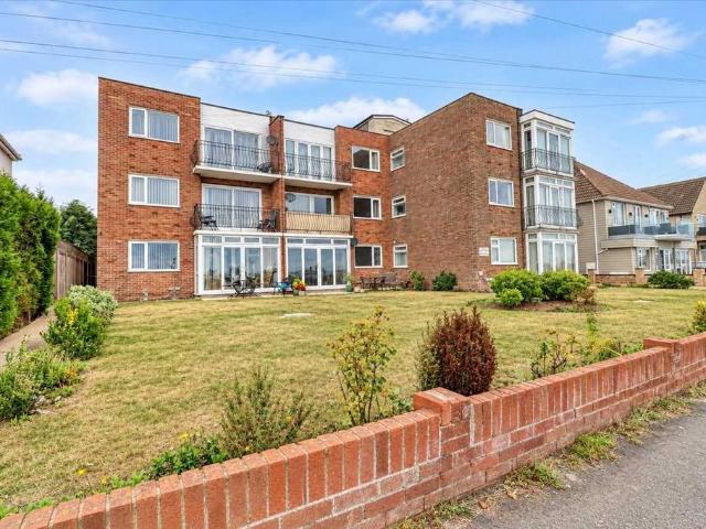 Flat for sale in Holland-on-Sea, Dale Hill