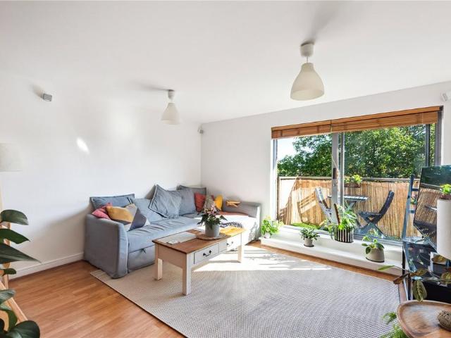 Flat for sale in Highbury, Greater London