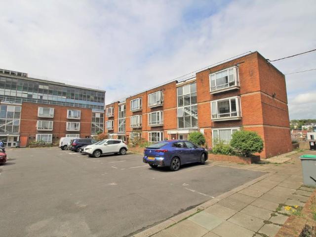 Flat for sale in Round Hill, Brighton & Hove