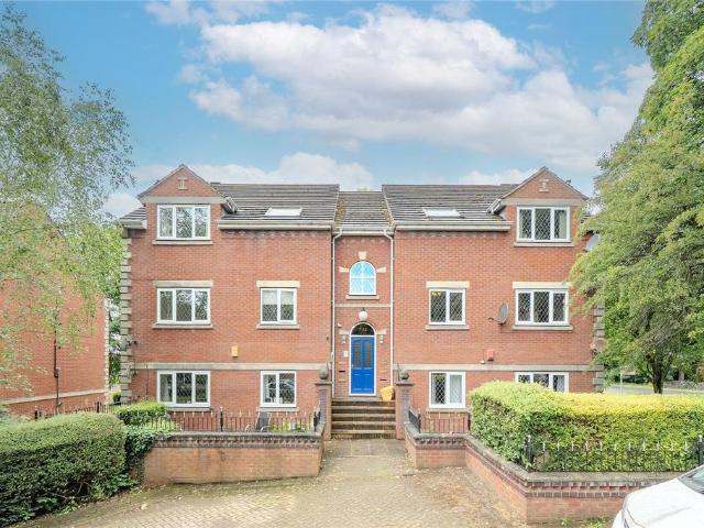 Flat for sale in Roundhay, West Yorkshire