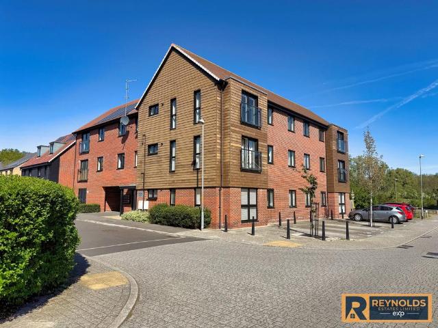 Flat for sale in Leybourne Chase, Tonbridge and Malling