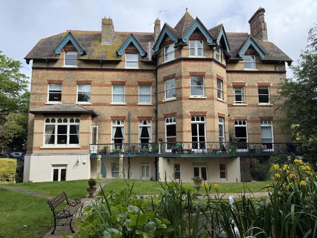 Flat for sale in Lansdowne, Springbourne