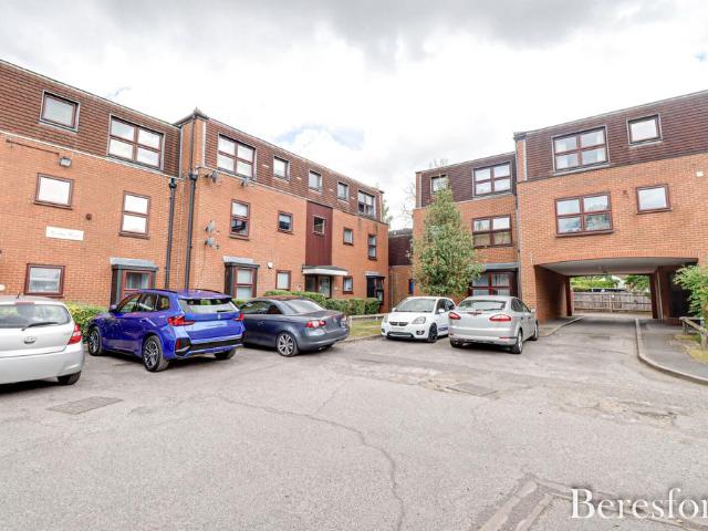 Flat for sale in Navestock Side, Essex