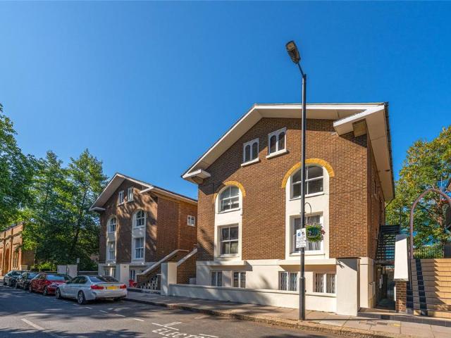 Flat for sale in Maida Vale, Greater London