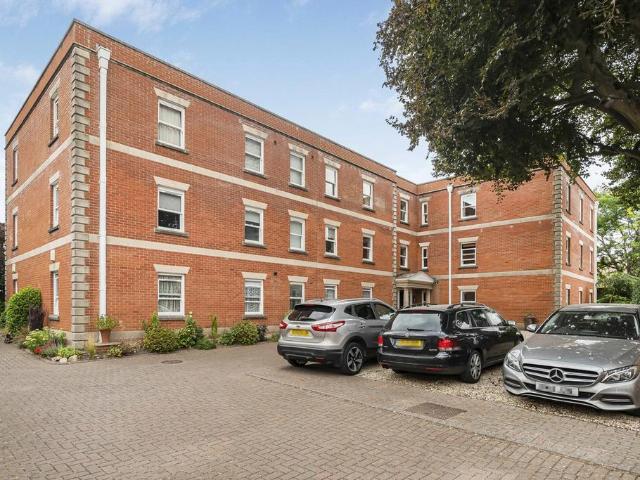 Flat for sale in Chesterton, Fossebridge