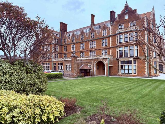 Flat for sale in Walton, Eastbridge