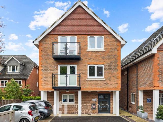 Flat for sale in St Albans, Five Acres
