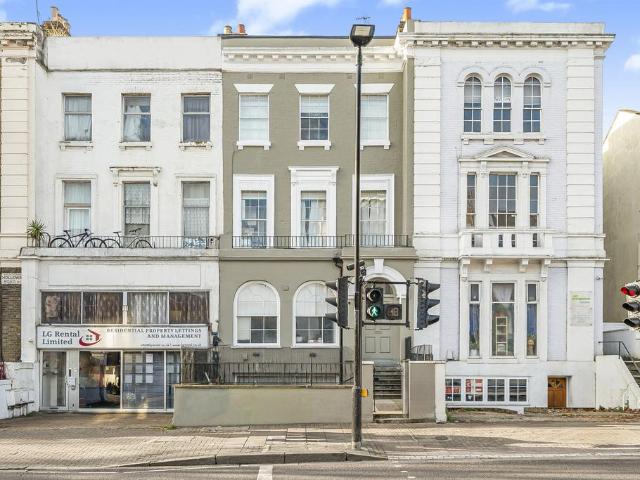 Flat for sale in Holloway, Greater London