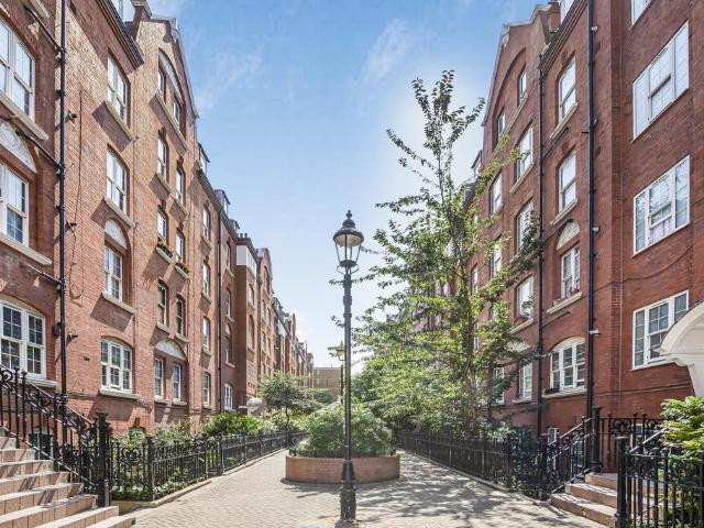 Flat for sale in Greater London