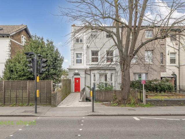 Flat for sale in London Borough of Croydon, Selhurst