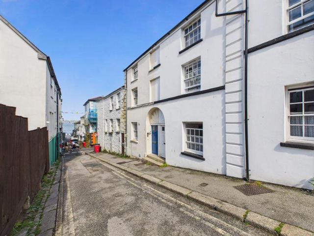 Flat for sale in Falmouth, Cornwall