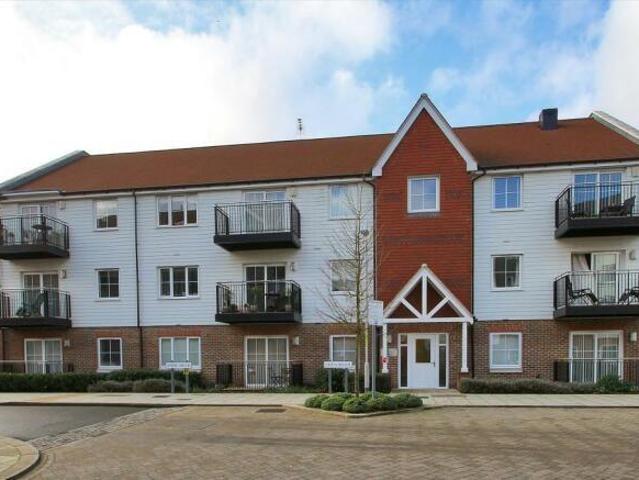 Flat for sale in The Butts, Kent