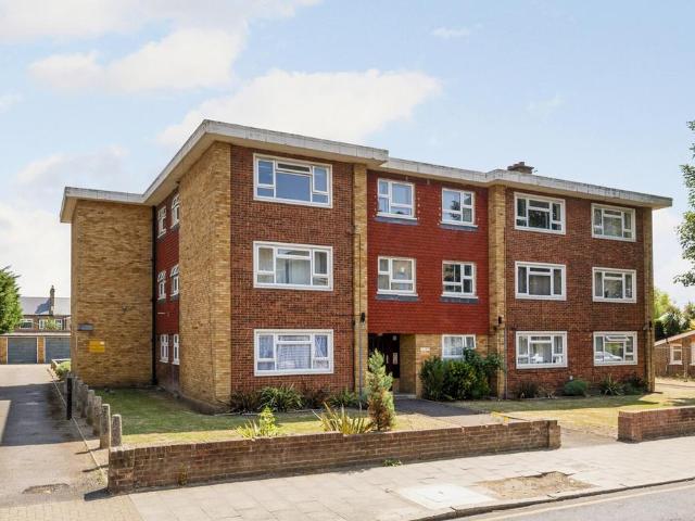 Flat for sale in London Borough of Merton, Merton Park