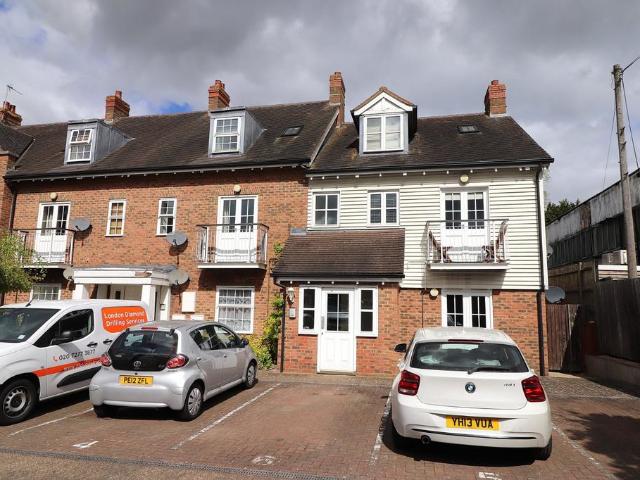 Flat for sale in Old Town, Shephall