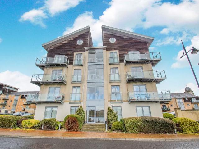 Flat for sale in Barry Island, Barry