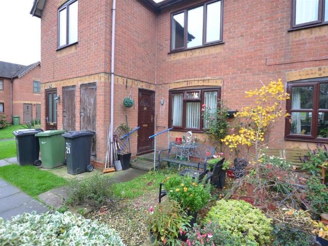Flat for sale in Sandpits