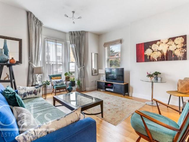 Flat for sale in London Borough of Croydon, Addiscombe