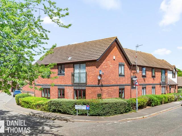 Flat for sale in Epping, Essex