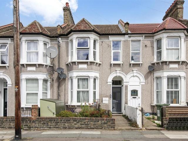 Flat for sale in London Borough of Lewisham, Greater London