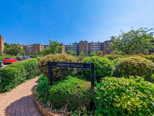 Flat for sale in London Borough of Hounslow, Strand