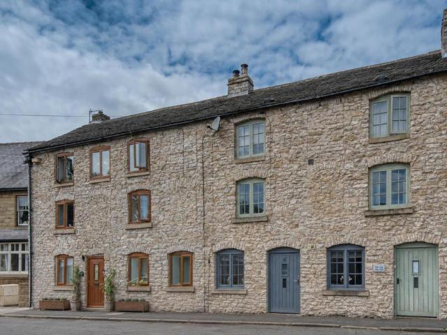 Flat for sale in Froggatt, East Midlands