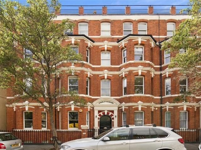 Flat for sale in Brompton, Greater London