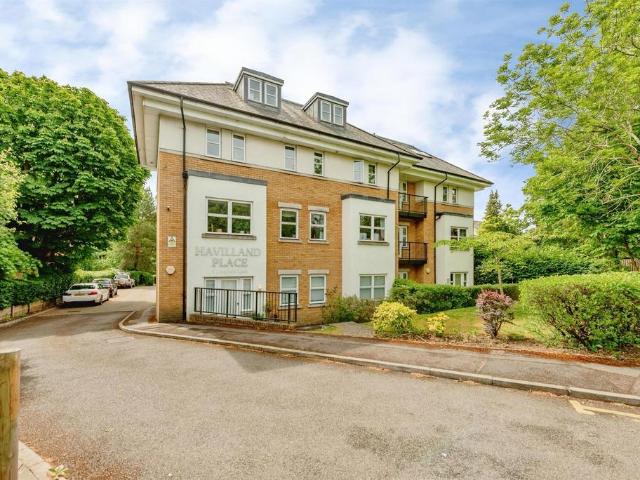 Flat for sale in Red Hill, Surrey