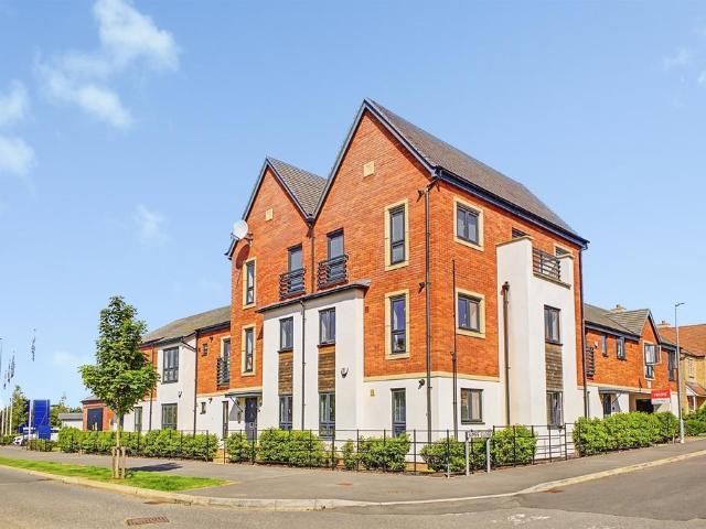 Flat for sale in Upton