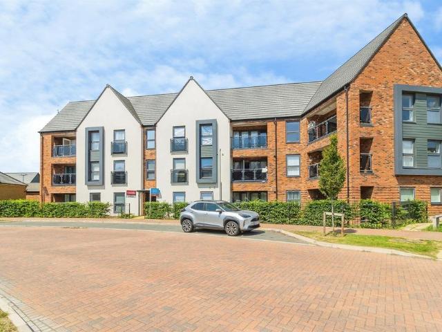 Flat for sale in Eagle Farm, Wavendon