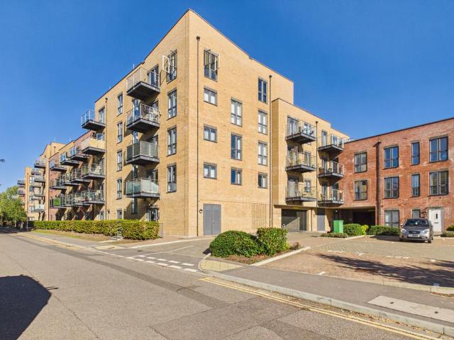 Flat for sale in Frogmore Industrial Estate, Dacorum