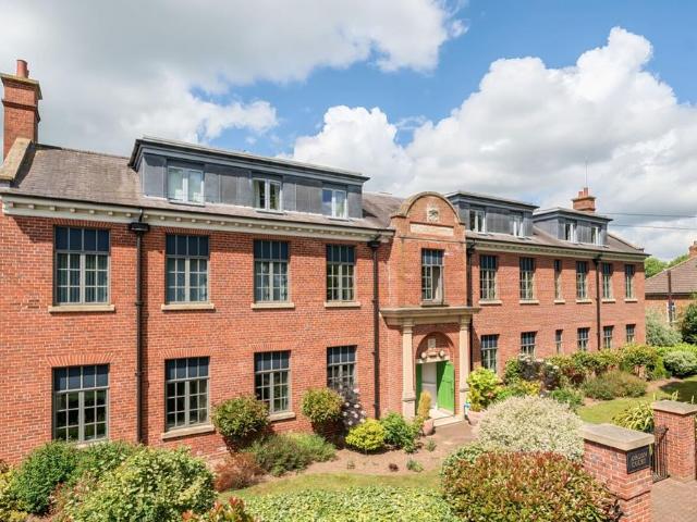 Flat for sale in Lincoln, Ermine