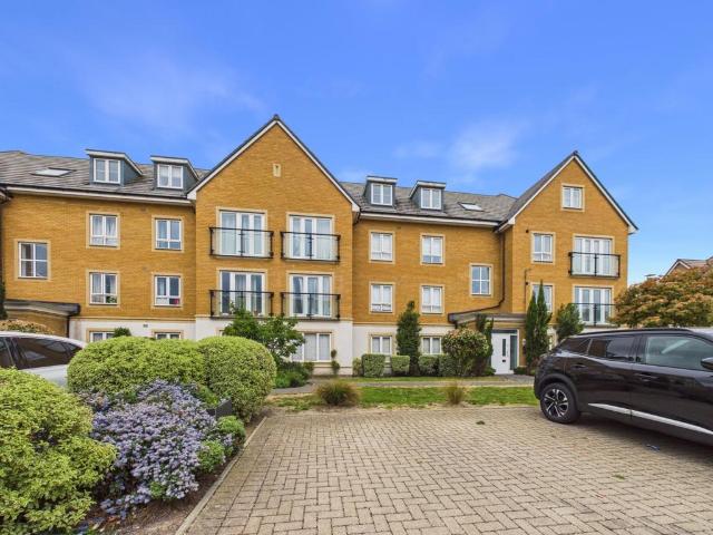 Flat for sale in Slough