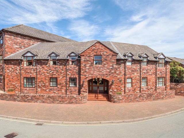 Flat for sale in Oswestry, Shropshire