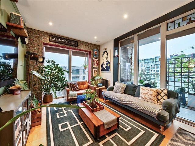 Flat for sale in East Greenwich, Greater London