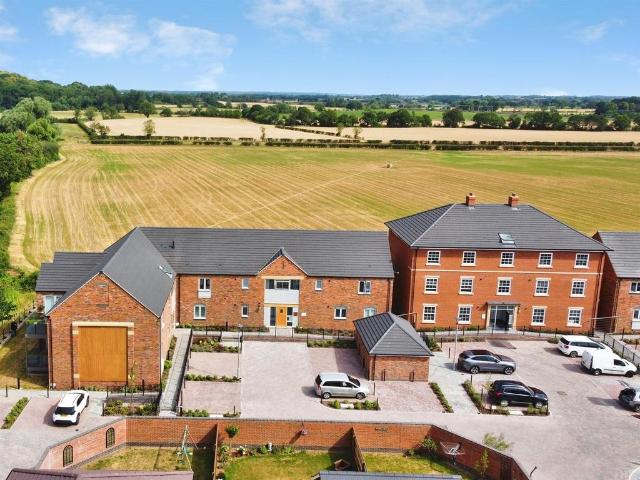 Flat for sale in Kettlebrook, Staffordshire