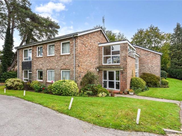 Flat for sale in Littlecote, West Sussex