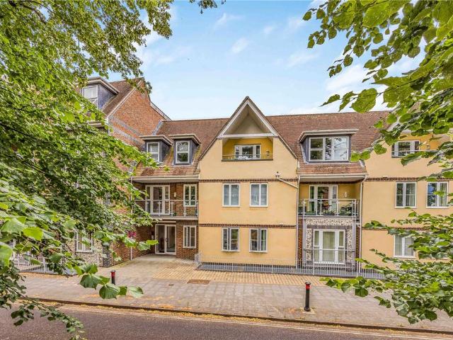 Flat for sale in Chichester