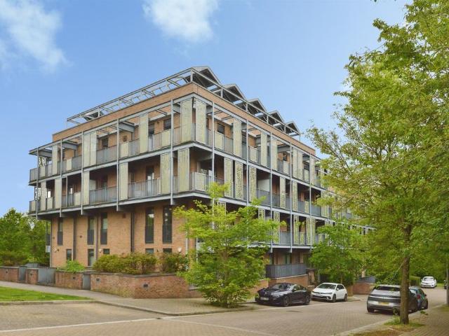 Flat for sale in Milton Keynes